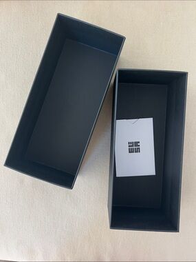 Elisa Johnson Black Eyewear Box